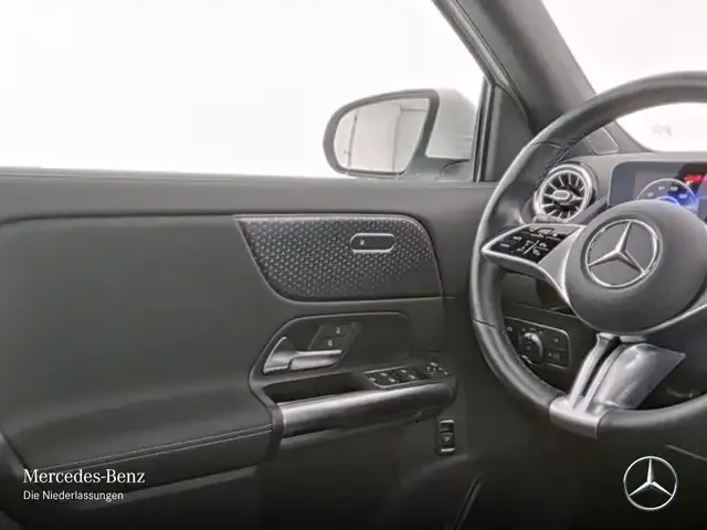 Mercedes-Benz EQA 300