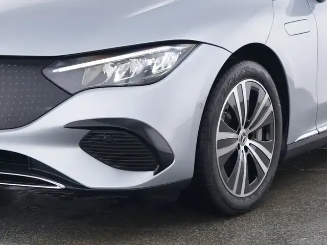 Mercedes-Benz EQE 300