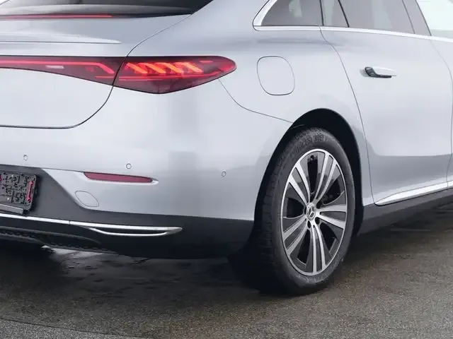 Mercedes-Benz EQE 300