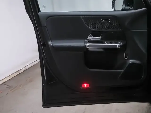 Mercedes-Benz EQB 350