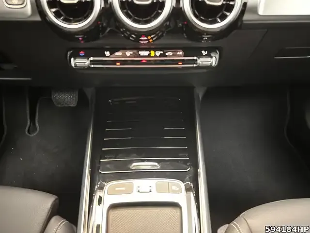 Mercedes-Benz GLB 220