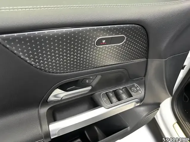 Mercedes-Benz GLB 220