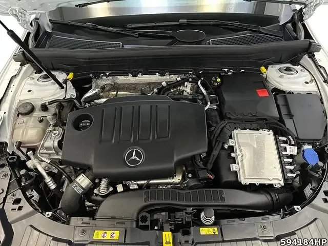 Mercedes-Benz GLB 220