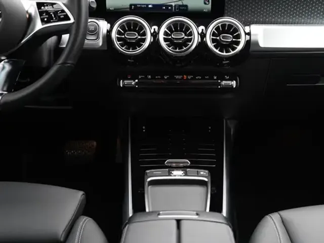 Mercedes-Benz EQB 300