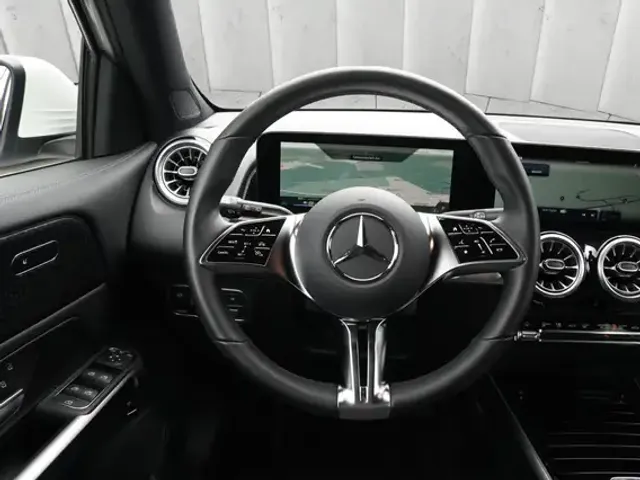 Mercedes-Benz EQB 300