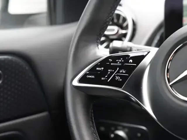 Mercedes-Benz EQB 300