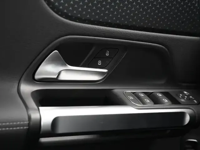 Mercedes-Benz EQB 300