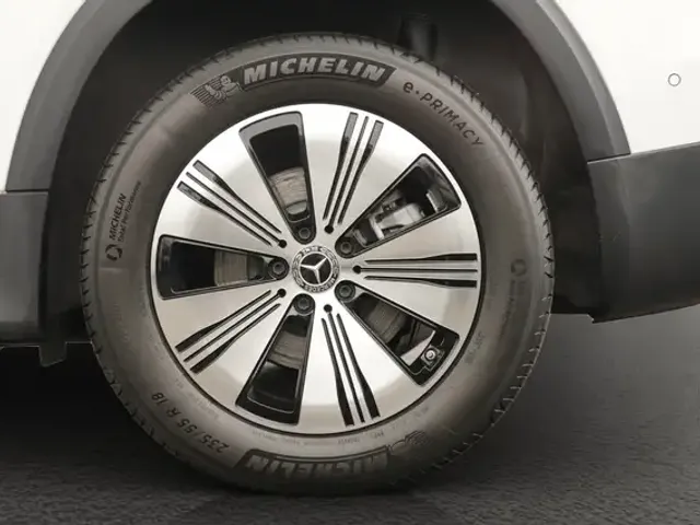 Mercedes-Benz EQB 300