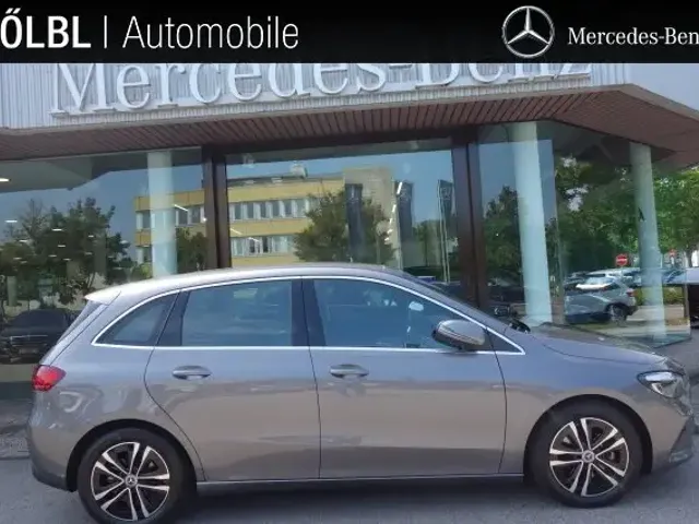 Mercedes-Benz B 180