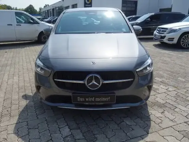 Mercedes-Benz B 180