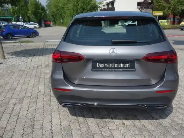 Mercedes-Benz B 180