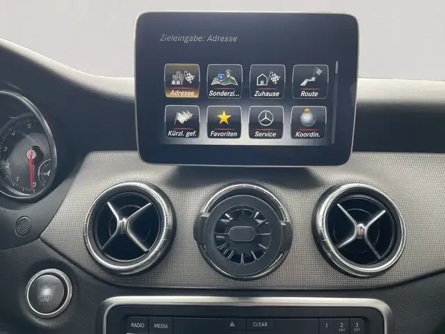 Mercedes-Benz CLA 200