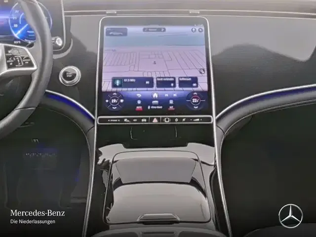 Mercedes-Benz EQE 300