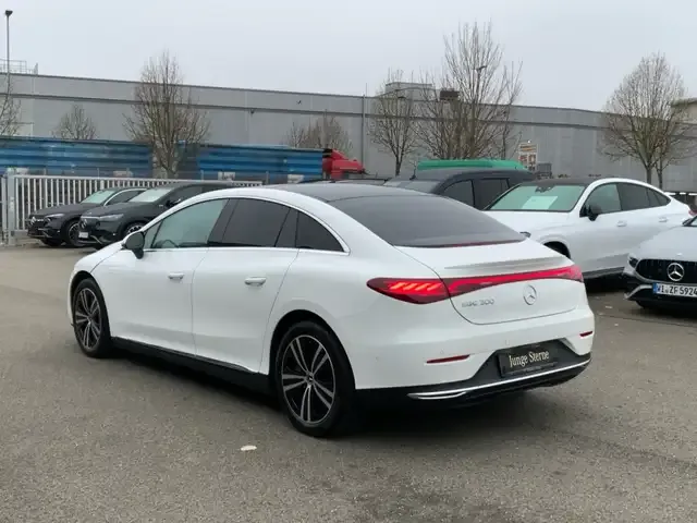 Mercedes-Benz EQE 300