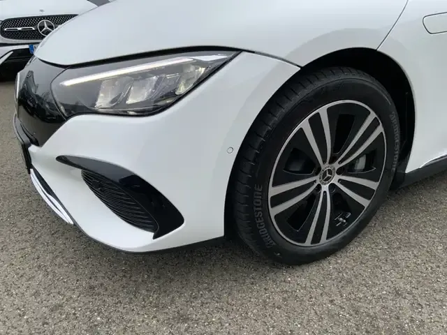 Mercedes-Benz EQE 300