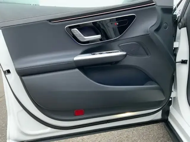 Mercedes-Benz EQE 300