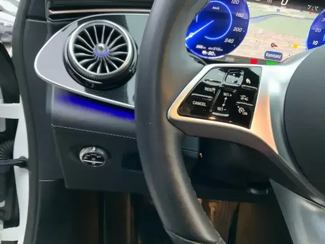 Mercedes-Benz EQE 300