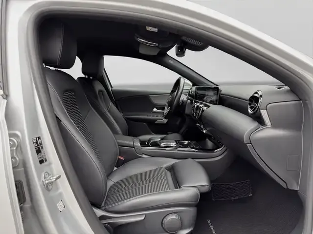 Mercedes-Benz A 220