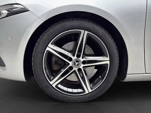 Mercedes-Benz A 220