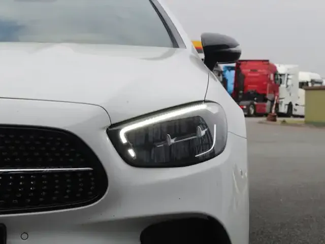 Mercedes-Benz E 300