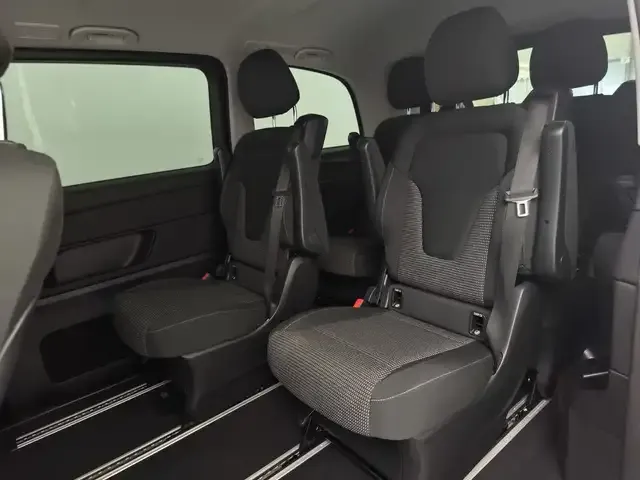 Mercedes-Benz V 220