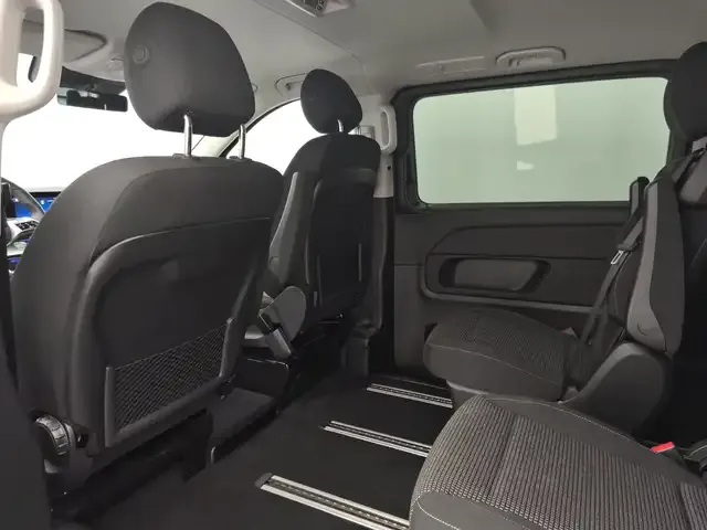 Mercedes-Benz V 220