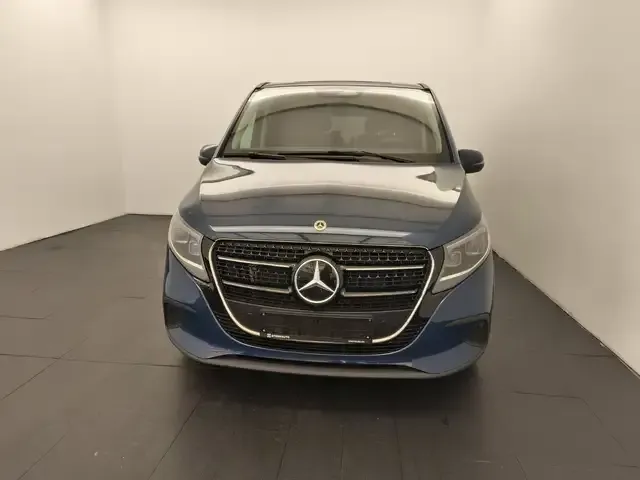 Mercedes-Benz V 220