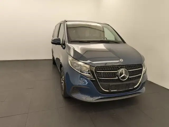 Mercedes-Benz V 220