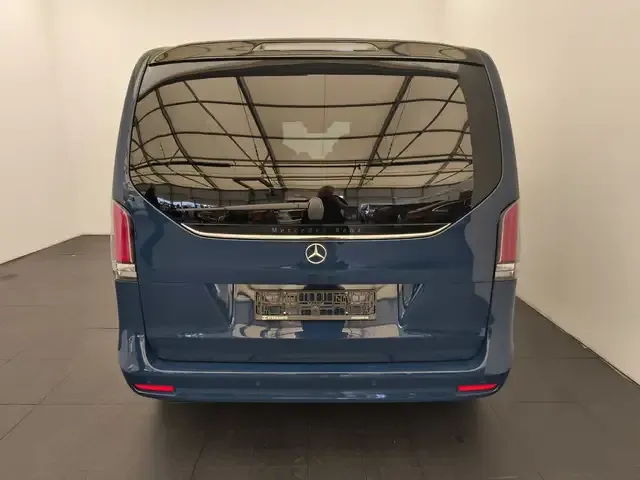 Mercedes-Benz V 220