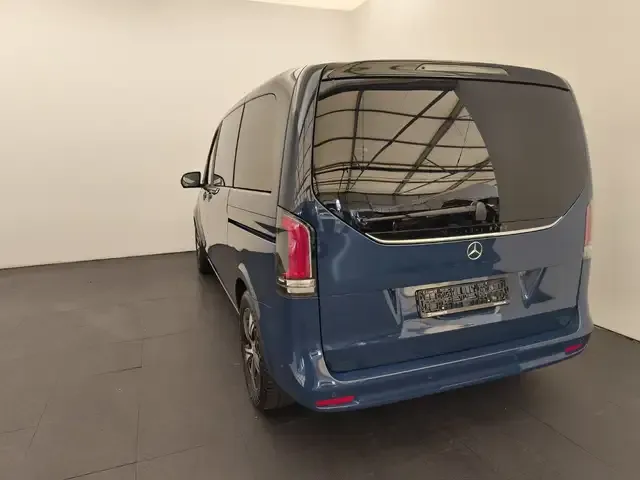 Mercedes-Benz V 220
