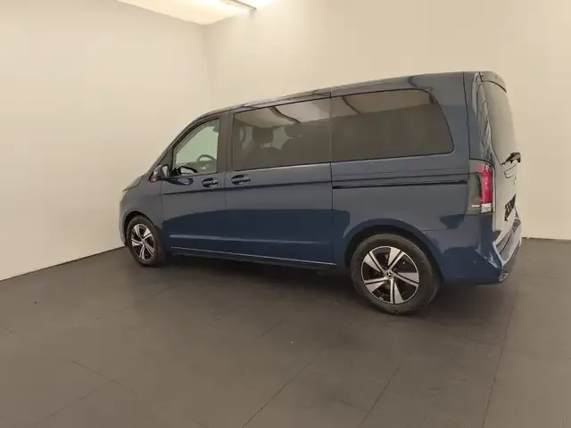Mercedes-Benz V 220