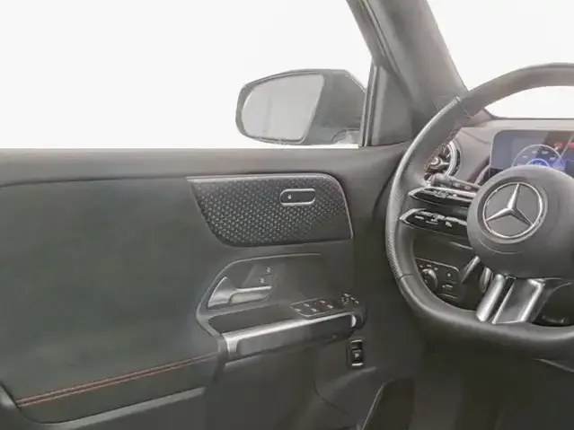 Mercedes-Benz EQB 300