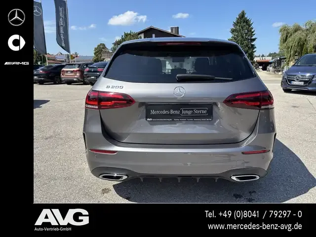 Mercedes-Benz B 200