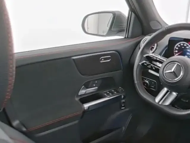 Mercedes-Benz GLB 180