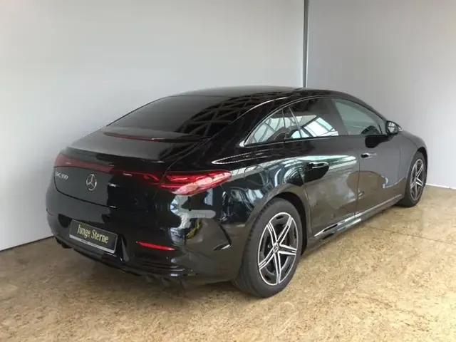 Mercedes-Benz EQE 300