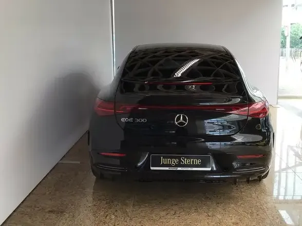 Mercedes-Benz EQE 300