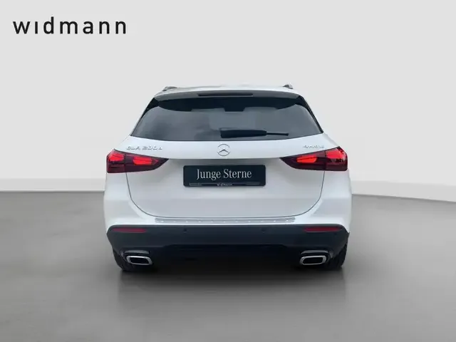 Mercedes-Benz GLA 200