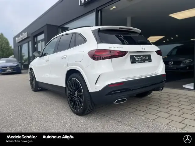 Mercedes-Benz GLA 200