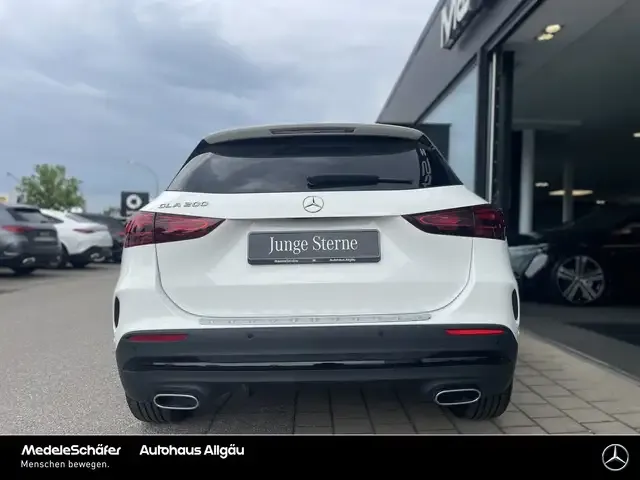 Mercedes-Benz GLA 200