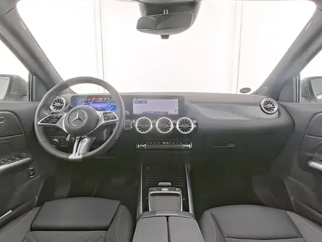 Mercedes-Benz EQA 300