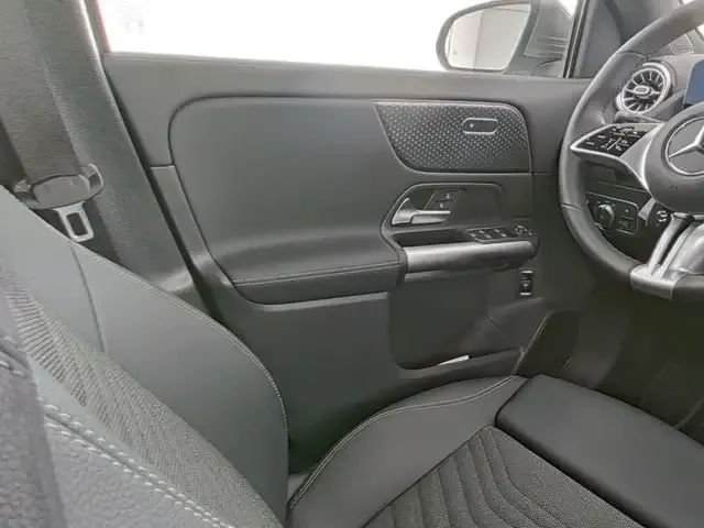 Mercedes-Benz EQA 300