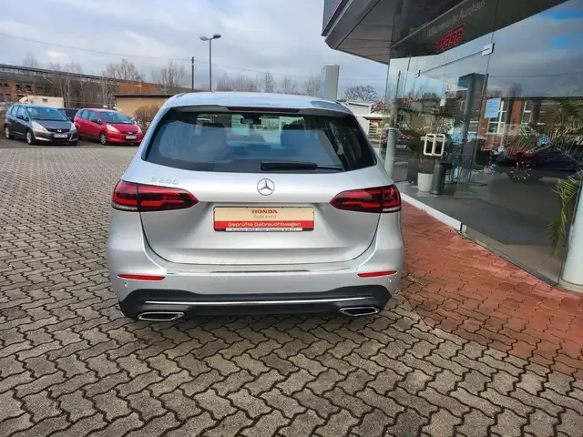 Mercedes-Benz B 200