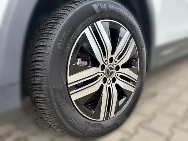 Mercedes-Benz EQB 300
