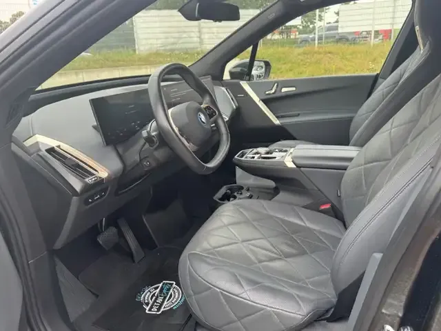 BMW iX