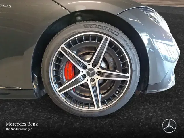 Mercedes-Benz EQE 43