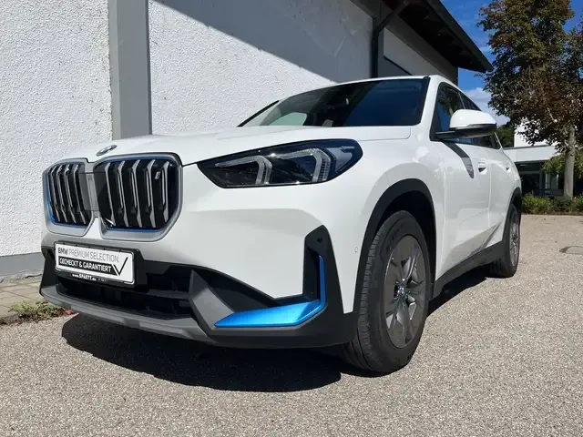 BMW iX1