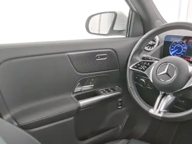 Mercedes-Benz EQA 300