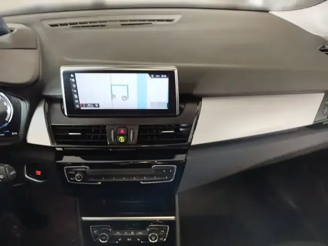BMW 225