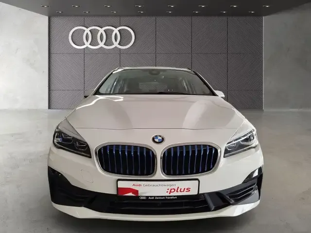 BMW 225