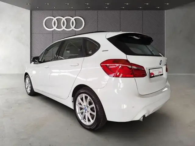 BMW 225